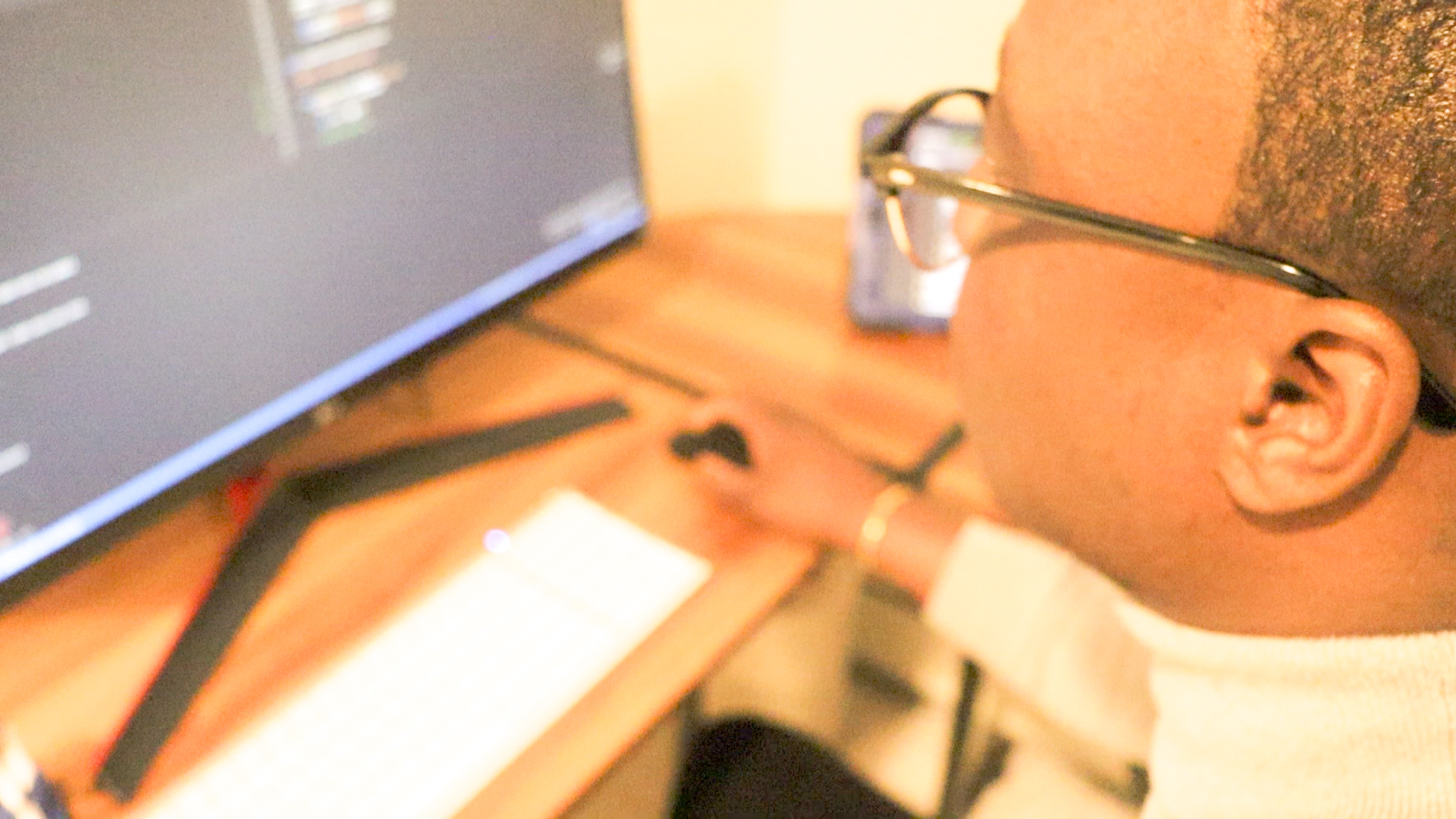 Toyin Ikuomenisan developing a website or web app/software